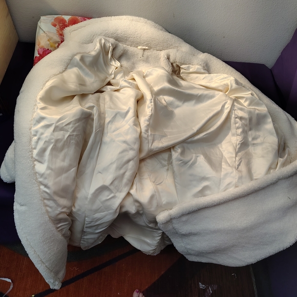 Elegant Cream Teddy Jacket for Women - Picture 4 of 5